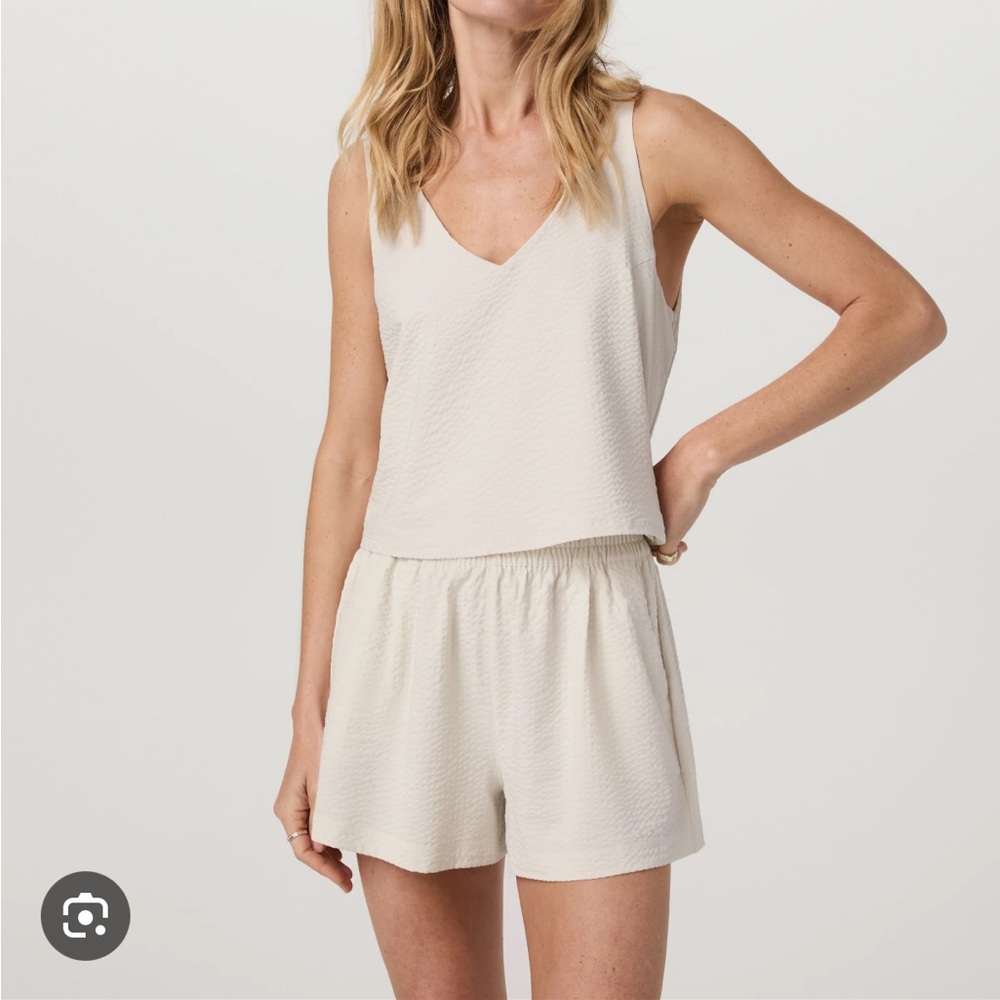 Vuori Villa Textured Crop Tank